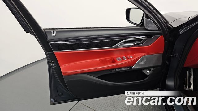 BMW 7-Series M760Li xDrive