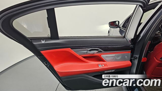 BMW 7-Series M760Li xDrive