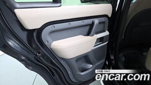 Land Rover Defender 110 D250 SE