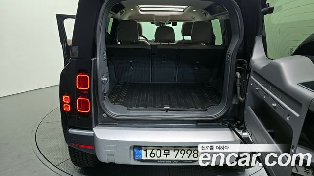 Land Rover Defender 110 D250 SE