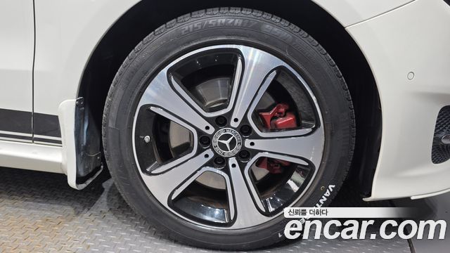 Mercedes-Benz B-Class B220