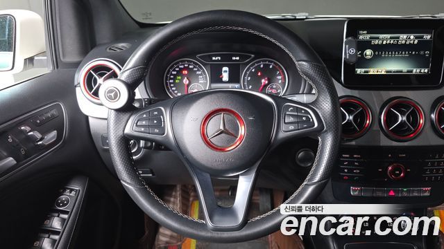 Mercedes-Benz B-Class B220
