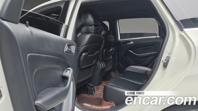 Mercedes-Benz B-Class B220