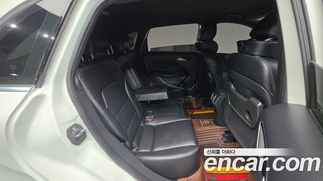 Mercedes-Benz B-Class B220