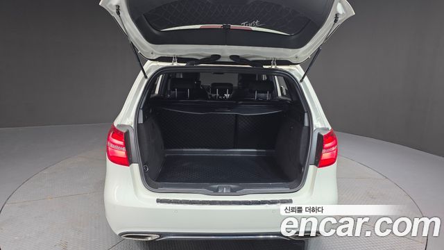 Mercedes-Benz B-Class B220