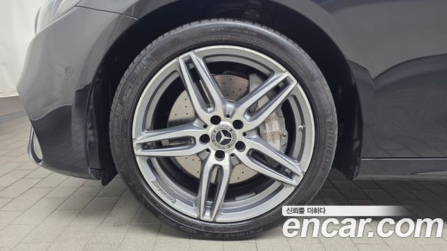 Mercedes-Benz E-Class E300 4MATIC AMG Line
