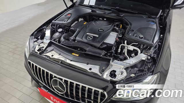 Mercedes-Benz E-Class E300 4MATIC AMG Line