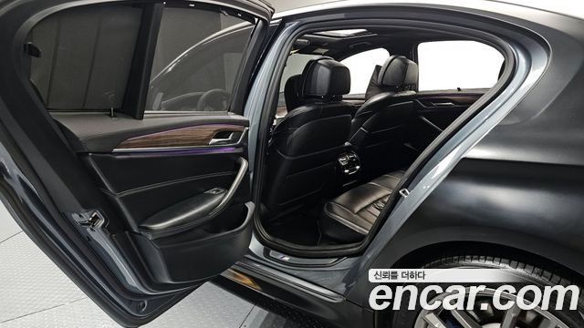 BMW 5-Series 520d xDrive M Sport Package Plus