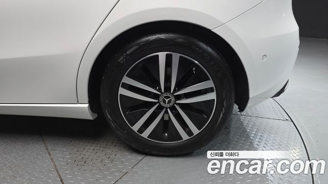 Mercedes-Benz A-Class A220 Hatchback
