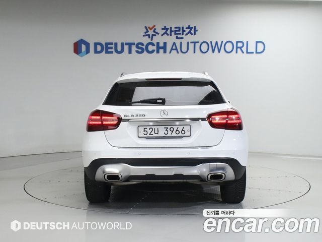 Mercedes-Benz GLA-Class GLA220 Premium