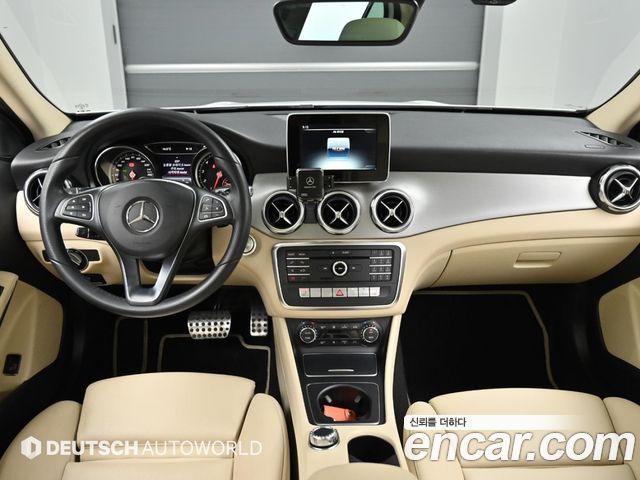 Mercedes-Benz GLA-Class GLA220 Premium