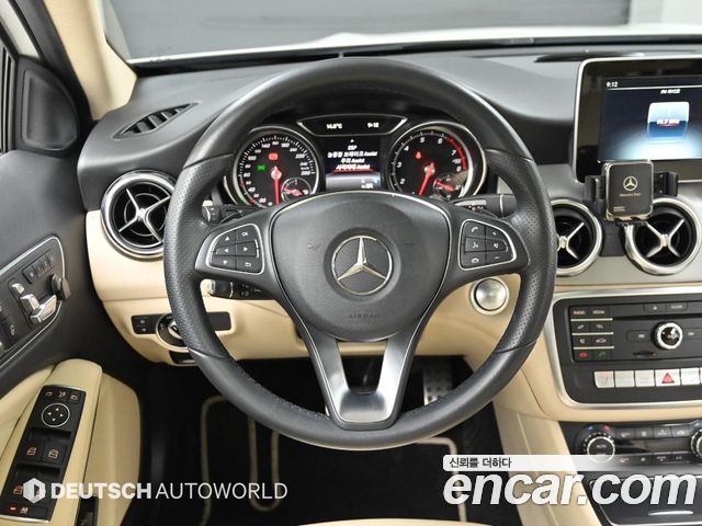 Mercedes-Benz GLA-Class GLA220 Premium