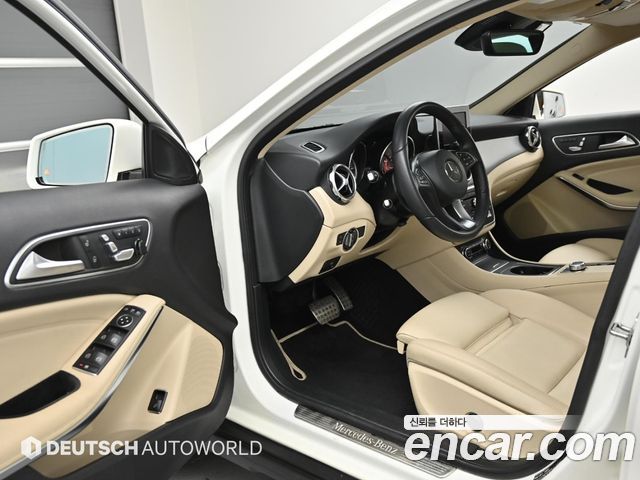 Mercedes-Benz GLA-Class GLA220 Premium