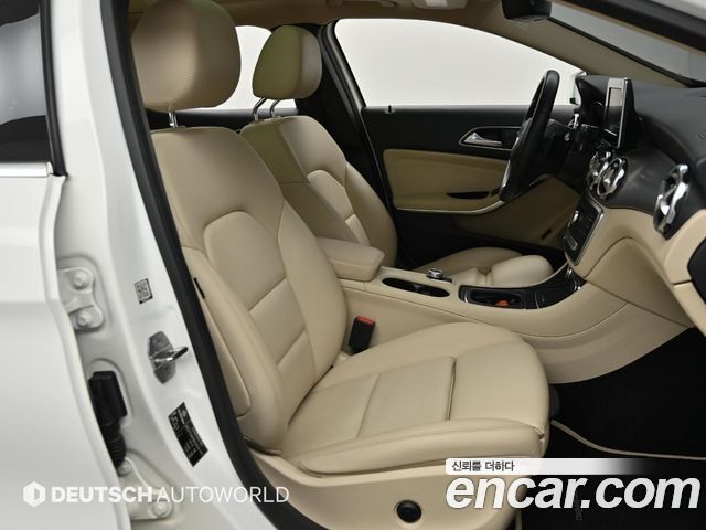 Mercedes-Benz GLA-Class GLA220 Premium