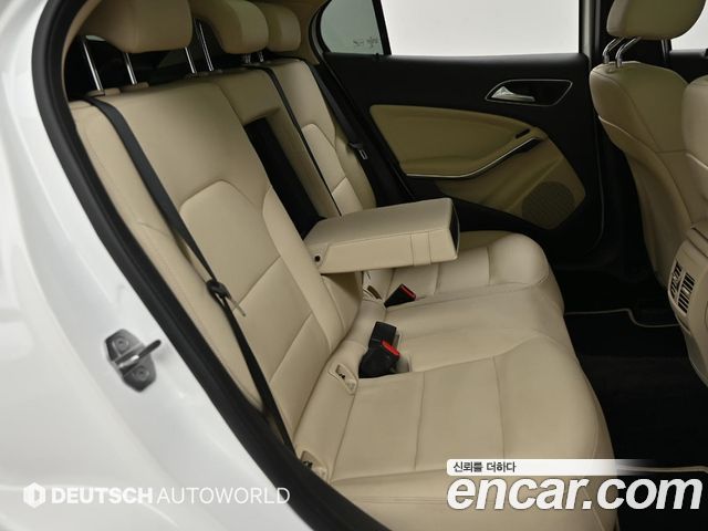 Mercedes-Benz GLA-Class GLA220 Premium