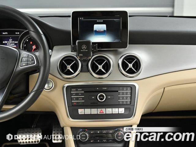 Mercedes-Benz GLA-Class GLA220 Premium