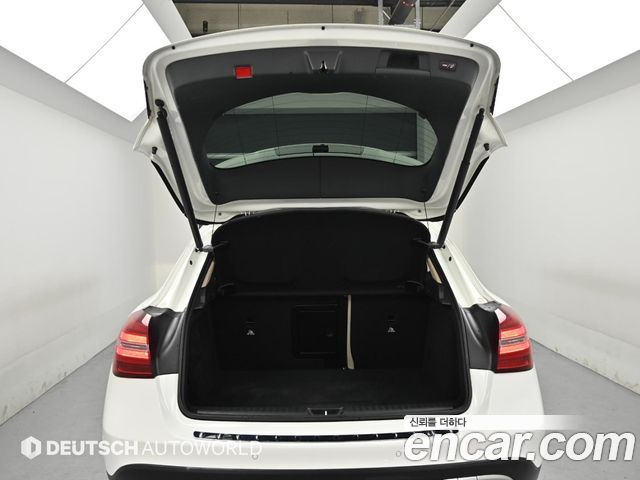 Mercedes-Benz GLA-Class GLA220 Premium