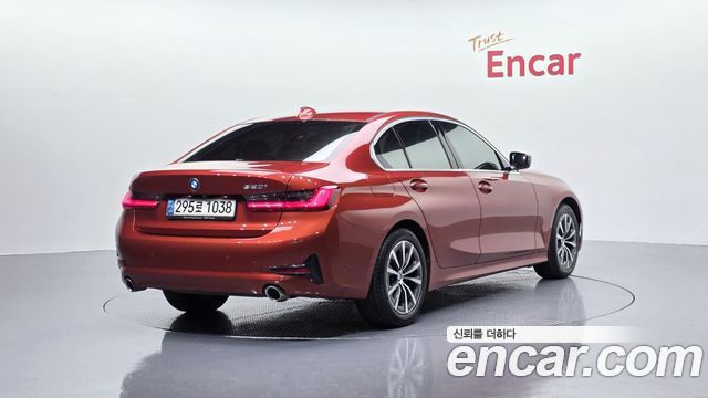 BMW 3-Series 320i