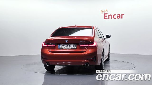 BMW 3-Series 320i