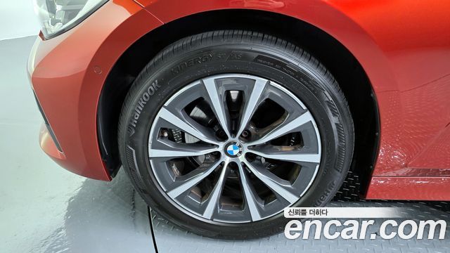BMW 3-Series 320i