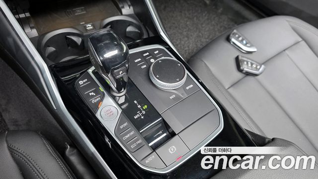 BMW 3-Series 320i