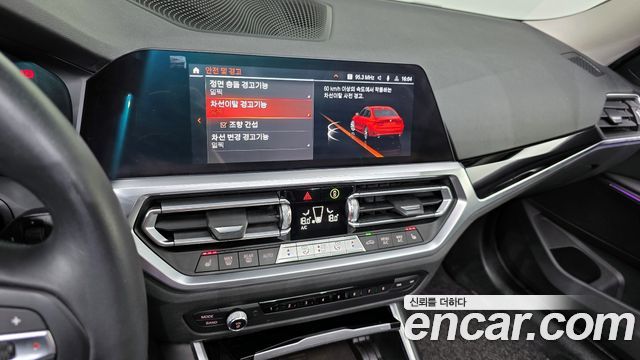BMW 3-Series 320i