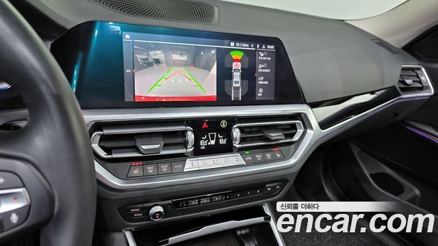 BMW 3-Series 320i