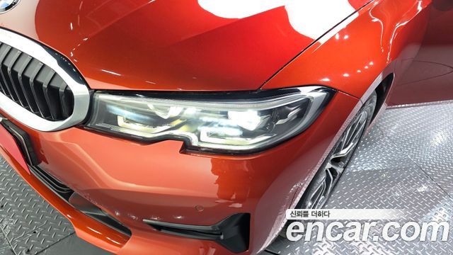 BMW 3-Series 320i