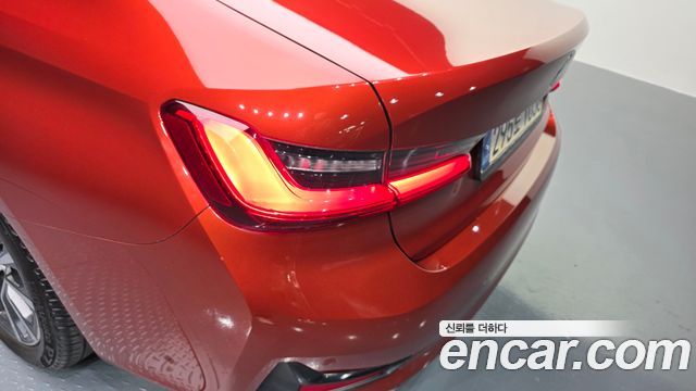BMW 3-Series 320i