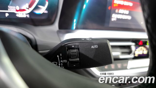 BMW 3-Series 320i