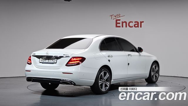 Mercedes-Benz E-Class E300 4MATIC Avnatgarde