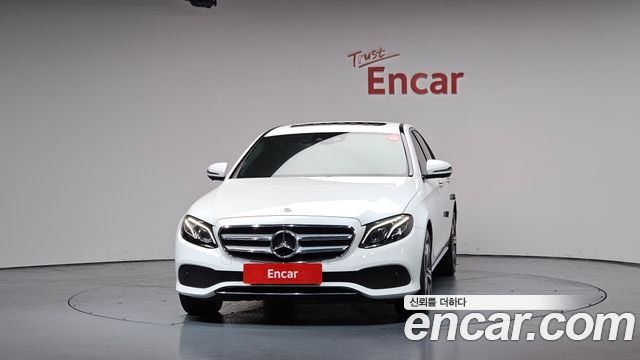 Mercedes-Benz E-Class E300 4MATIC Avnatgarde