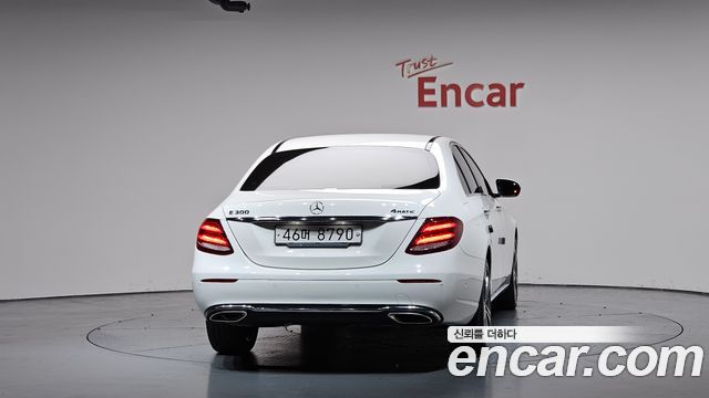 Mercedes-Benz E-Class E300 4MATIC Avnatgarde