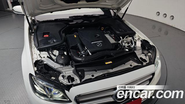 Mercedes-Benz E-Class E300 4MATIC Avnatgarde