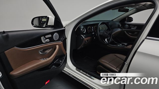Mercedes-Benz E-Class E300 4MATIC Avnatgarde
