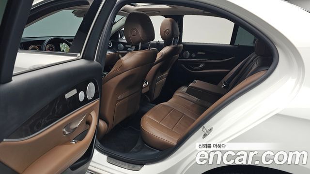 Mercedes-Benz E-Class E300 4MATIC Avnatgarde