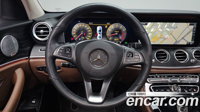 Mercedes-Benz E-Class E300 4MATIC Avnatgarde