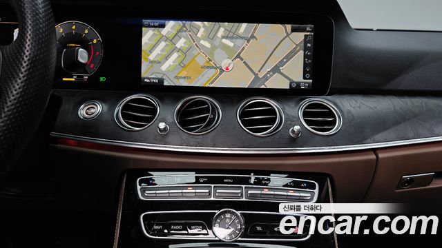 Mercedes-Benz E-Class E300 4MATIC Avnatgarde