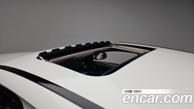 Mercedes-Benz E-Class E300 4MATIC Avnatgarde