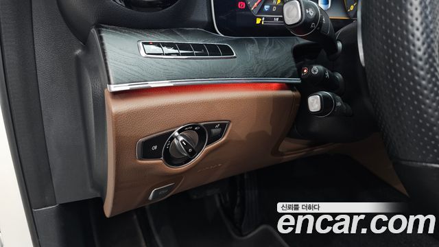 Mercedes-Benz E-Class E300 4MATIC Avnatgarde