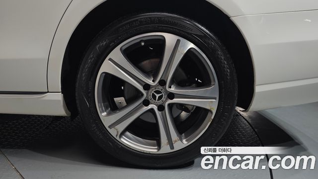 Mercedes-Benz E-Class E300 4MATIC Avnatgarde