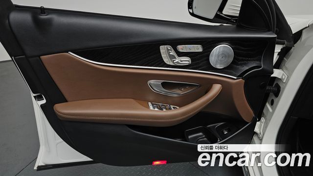 Mercedes-Benz E-Class E300 4MATIC Avnatgarde