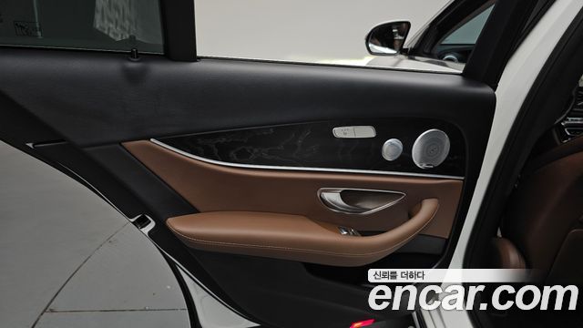 Mercedes-Benz E-Class E300 4MATIC Avnatgarde