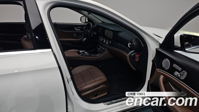 Mercedes-Benz E-Class E300 4MATIC Avnatgarde