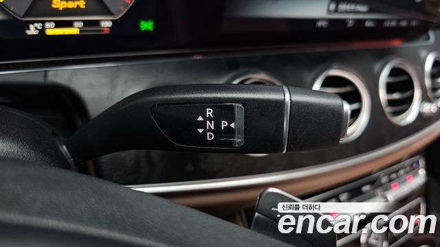 Mercedes-Benz E-Class E300 4MATIC Avnatgarde