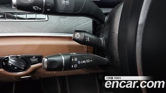 Mercedes-Benz E-Class E300 4MATIC Avnatgarde