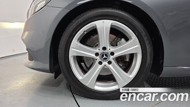 Mercedes-Benz E-Class E200 Avantgarde