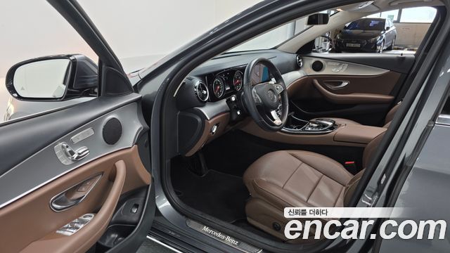 Mercedes-Benz E-Class E200 Avantgarde