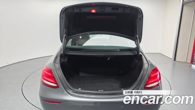 Mercedes-Benz E-Class E200 Avantgarde