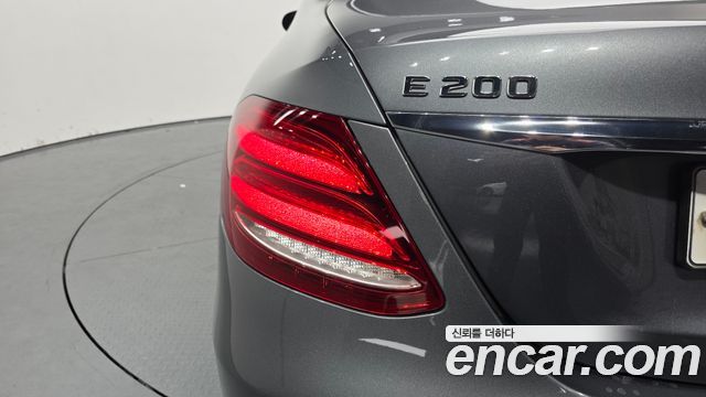 Mercedes-Benz E-Class E200 Avantgarde